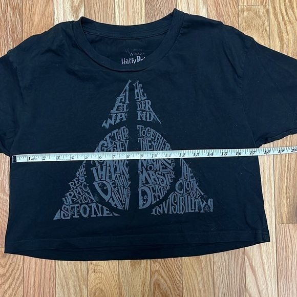 Universal Studios Wizarding World Harry Potter Deathly Hallow Crop Shirt Top M - Picture 6 of 7